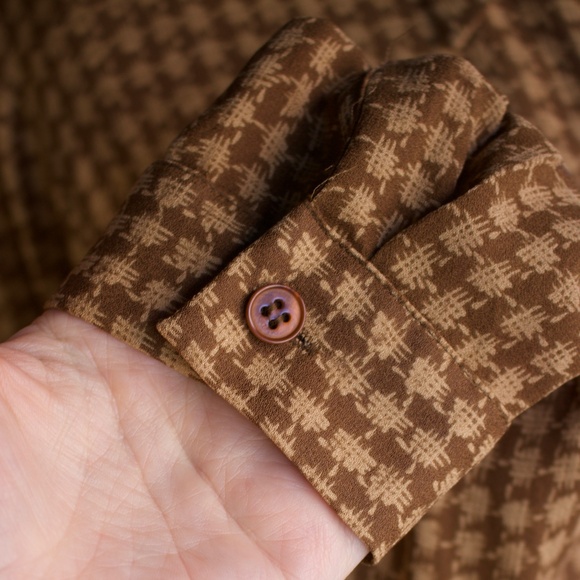Vintage Jones New York 100% Silk Abstract Print Brown Button Down Blouse - Picture 4 of 14